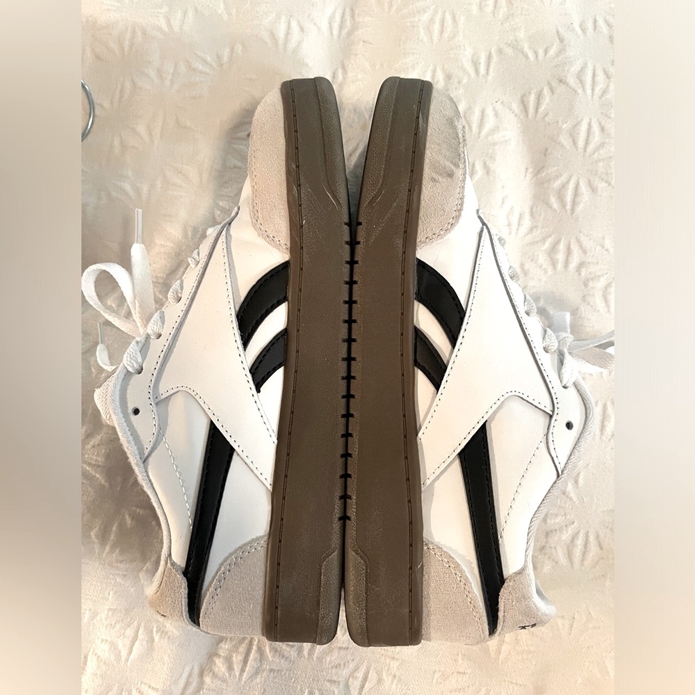 Reebok suede sneakers 8